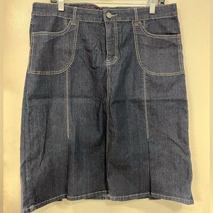 NWT Avenue cute denim skirt